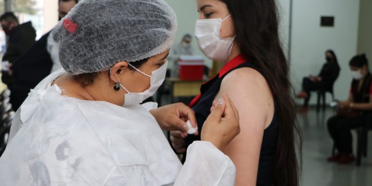 Município aguarda liberação da Anvisa para retomar vacinação (1ª dose) contra Covid