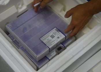 Paraná recebe mais vacinas e inicia distribuição de 195,3 mil doses, inclusive para adolescentes