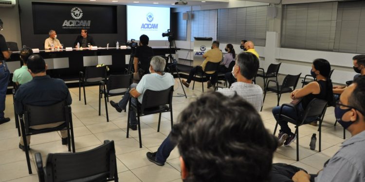 Papai Noel da Acicam nos bairros de Campo Mourão