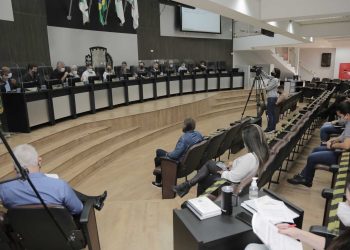 Câmara adia votação do vale alimentação para novembro