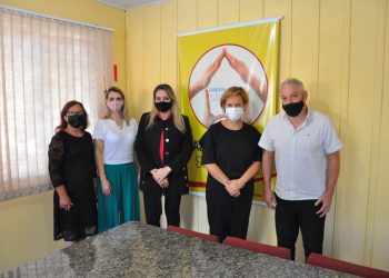 Casa das Fraldas recebe visita de empresária mineira de destaque