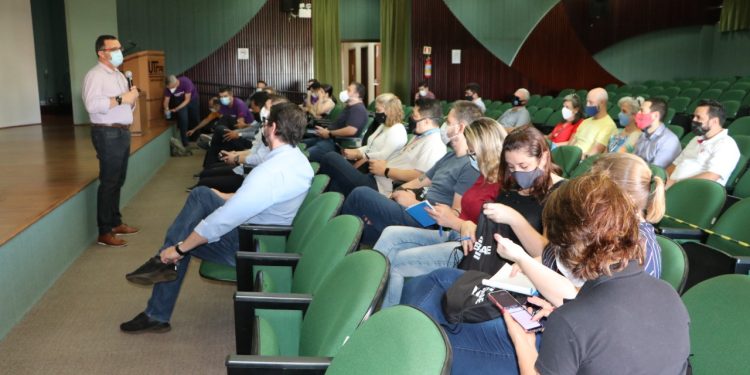 Comitiva de Pinhais veio conhecer ecossistema de inovação de Campo Mourão