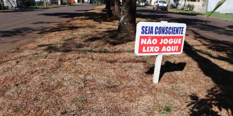 Dispensar lixo de forma irregular rende multa