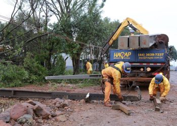 Temporal quebrou mais de 500 postes no Oeste e Noroeste do Estado