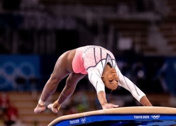 Mundial de Ginástica: Rebeca Andrade avança a três finais de aparelhos