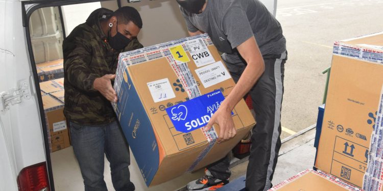 Paraná recebe novo lote de vacinas contra a Covid-19