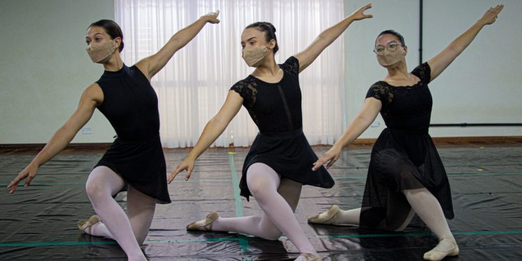 Academia de Balllet terá formatura de mais três bailarinas e espetáculo anual
