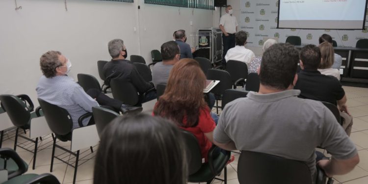 Município informa sobre licitação do transporte coletivo a vereadores