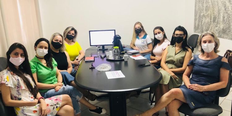 Nutricionistas de cinco municípios conheceram Divisão de Alimentação Escolar de Campo Mourão
