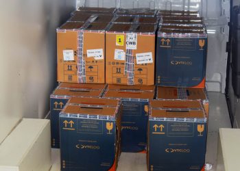 Semana inicia com desembarque de 161.460 doses de vacinas contra a Covid-19 no Paraná