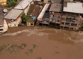“Maior desastre natural da história”, diz governador da Bahia