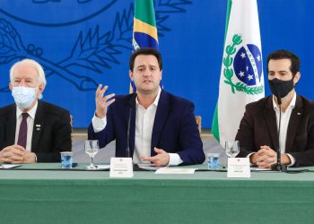 Governo do Estado propõe piso salarial de R$ 5,5 mil para todos os professores da rede pública