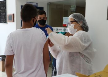 Semana inicia com repescagem de vacina contra Covid para adolescentes no Santuário