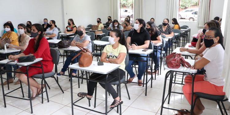 Secretaria de Educação prepara servidores para volta às aulas