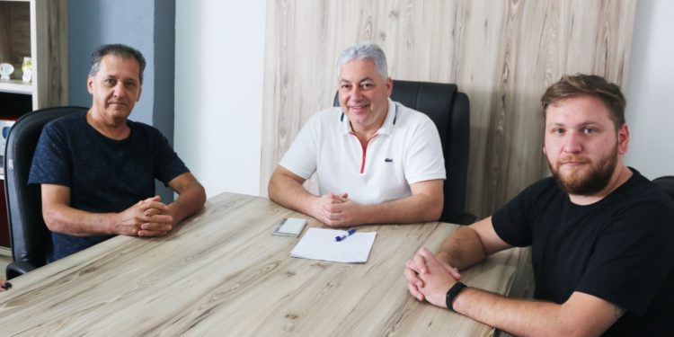 Luiziana: Douglas Fabrício conquista trator para pequenos produtores