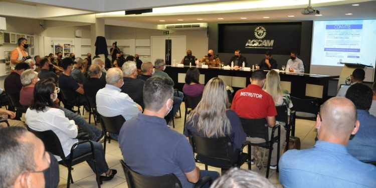 Campanha Três Amores, segurança e homenagem na reunião da Acicam
