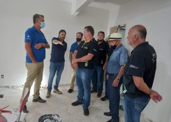Governador do Rotary visita Escola Castro Alves, na Vila Guarujá