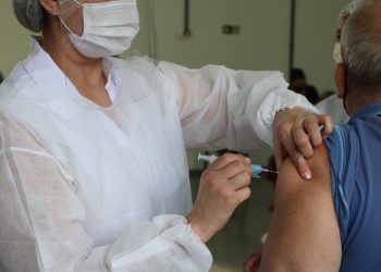 Vacinação contra gripe chega a idosos de 65 anos nesta quarta e quinta-feira