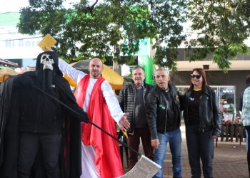 Maio Amarelo teve ação lúdica, com personagens da morte e anjo no trânsito