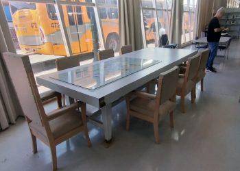 Biblioteca guarda mesa usada pelo Poder Legislativo por 40 anos