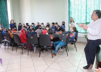Prefeito recebe alunos das escolas Nicon Kopko e Ethanil Bento de Assis