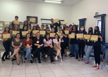 100 adolescentes receberam certificados do Projeto Concretize
