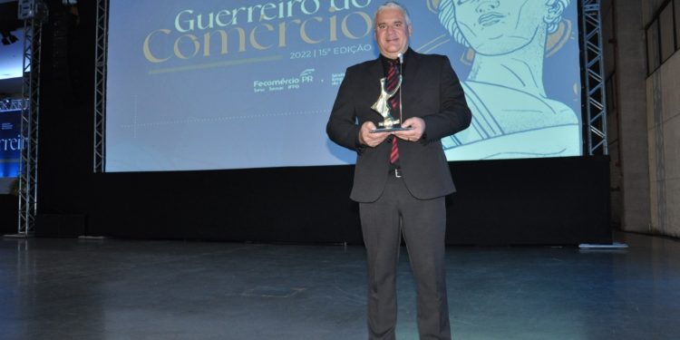 Guerreiro do Comércio foi homenageado pela Acicam