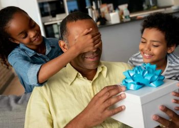 Dia dos Pais: Comércio de Campo Mourão com horário especial na sexta-feira e sábado