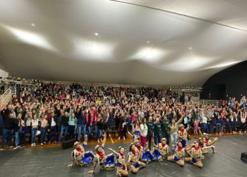 “Casa cheia” nas apresentações da Associação Sou Arte em SC e RS