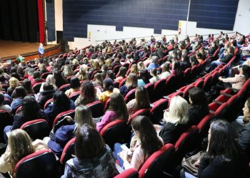 Educadores recebem treinamento para trabalhar com alunos autistas