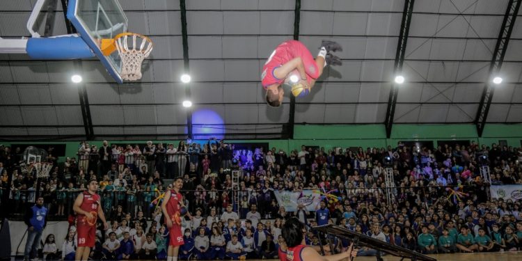 Ginasloucos abrilhantam abertura dos Jogos Primários