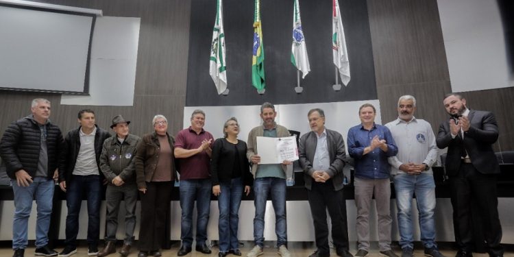 Vereadores aprovam Lei do Magistério e correções salariais serão pagas em novembro