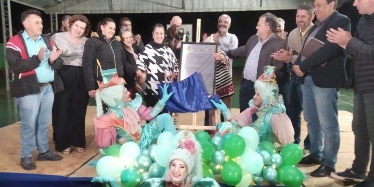Inauguradas obras de reforma da Escola Castro Alves, na Vila Guarujá