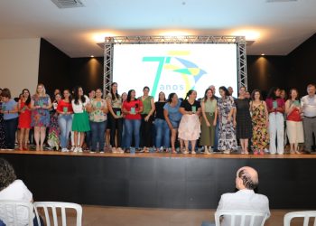 Premiações, palestra e diversão marcaram Dia da Educação