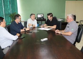 Município e Acicam firmam acordo de colaboração para período natalino