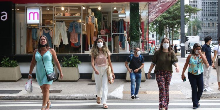 Covid-19: Brasil tem 2.755 novos casos e 65 mortes em 24 horas