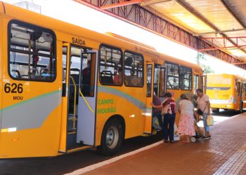 Oito novos ônibus renovam frota do transporte coletivo de Campo Mourão