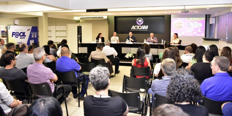 Natal, empreendedorismo, dengue e educação na reunião da Acicam