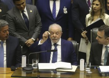 Livro de posse e faixa presidencial que Lula usou são oficiais