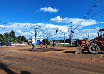 Retirada rotatória para liberação do 2º semáforo na Armelindo Trombini