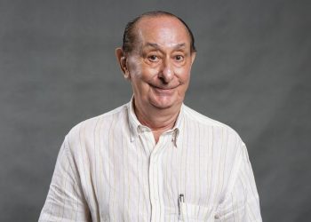 O ator, locutor, apresentador, radialista, comediante e um dos principais dubladores brasileiros, José Santa Cruz, celebrando 94 anos de vida