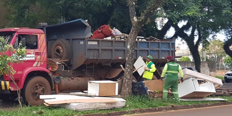 Secretaria de Meio Ambiente identifica e multa responsável por descarte irregular de resíduos