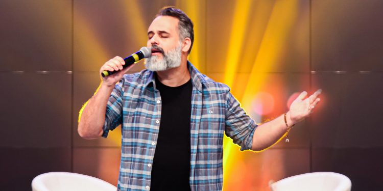 Música “Obrigado Mãe” é trilha sonora em homenagem ao dia das mães.