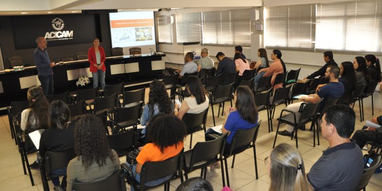 Cerca de 50 participantes em curso do Sinconcam/Fecopar