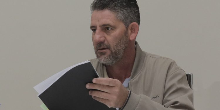 Pepita sugere a instalação de caixa de água no interior do cemitério São Judas Tadeu