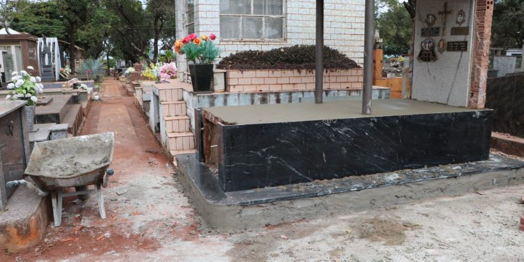 Obras no Cemitério para Dia de Finados só até sexta-feira, dia 27