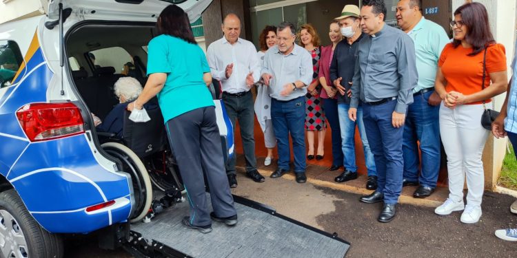 Veículo para o Lar dos Idosos de Campo Mourão
