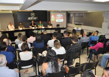 Campanha de Natal, retrospectivas e prêmios na reunião mensal da Acicam