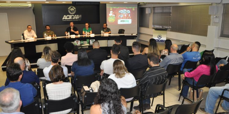 Campanha de Natal, retrospectivas e prêmios na reunião mensal da Acicam