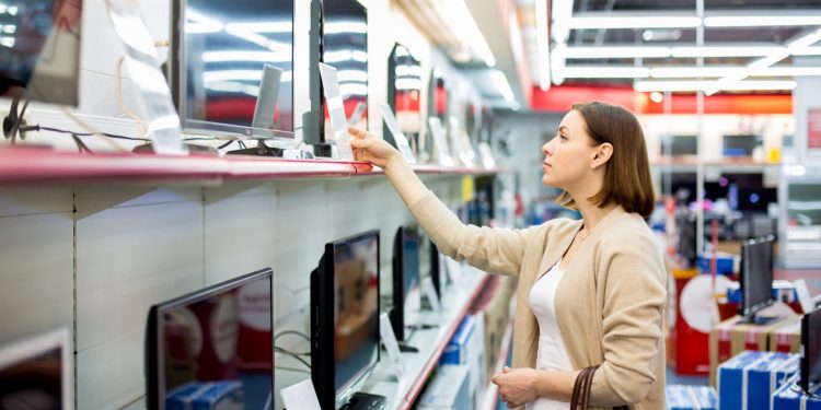 Lojas atendem até às 17 horas, no sábado, em Campo Mourão